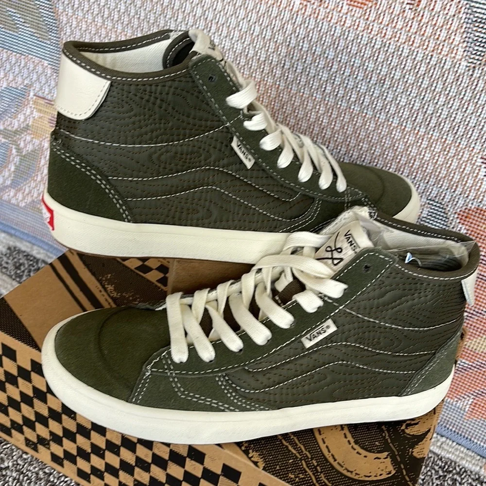 Vans Men’s The Lizzie
Quilted Grape Leaf
VN0A4BX150K
Sneakers - Picture 11 of 16